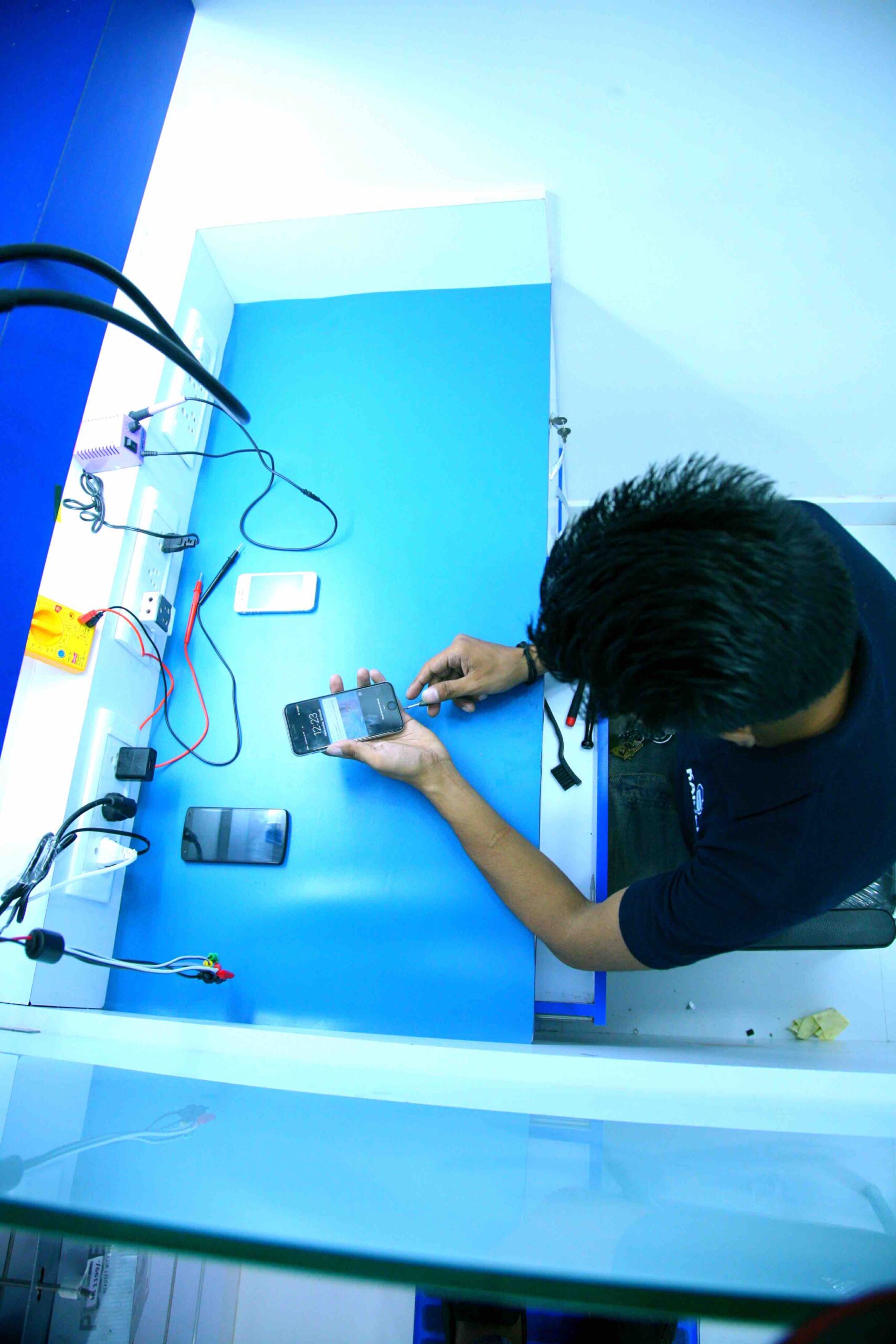 In Store Repair Lab at Kaicell